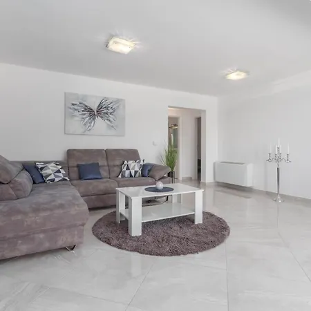 Luxury Three Bedrooms Silver Near * Porec