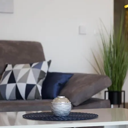 Luxury Three Bedrooms Silver Near 公寓 *