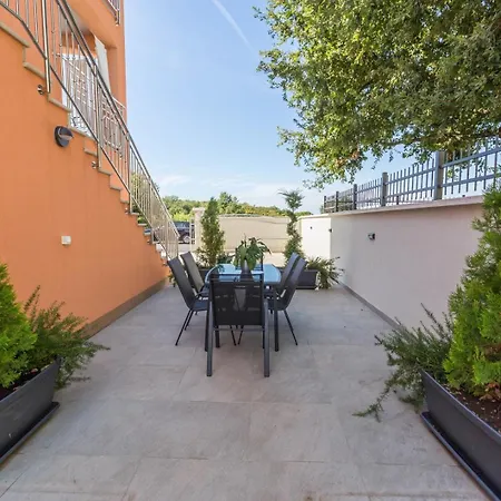 Apartment Luxury Three Bedrooms Silver Near