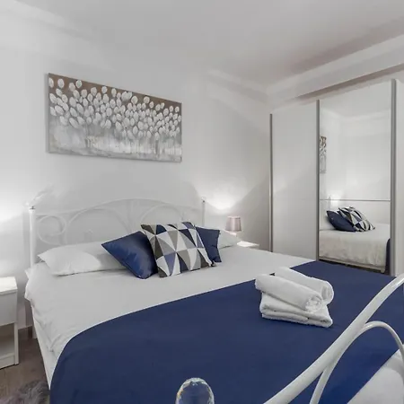 Luxury Three Bedrooms Silver Near Porec