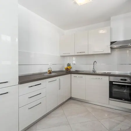 Luxury Three Bedrooms Silver Near Apartment Porec