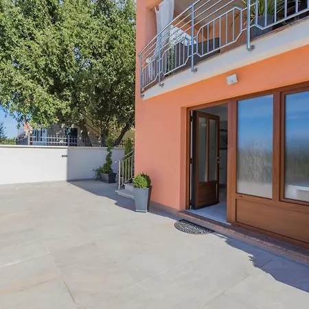 Luxury Three Bedrooms Silver Near Apartment