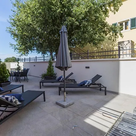 Apartment Luxury Three Bedrooms Silver Near *