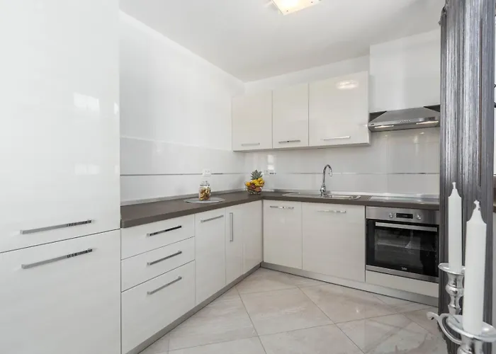 Luxury Three Bedrooms Silver Near Apartamento Poreč