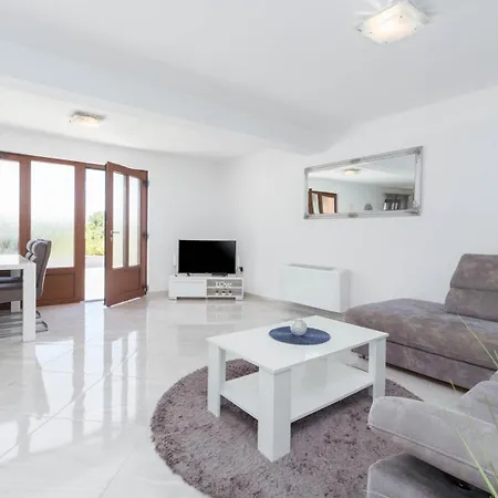 아파트 Luxury Three Bedrooms Silver Near 포레치