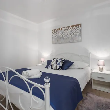 Luxury Three Bedrooms Silver Near * 포레치