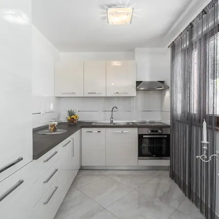 아파트 Luxury Three Bedrooms Silver Near 포레치