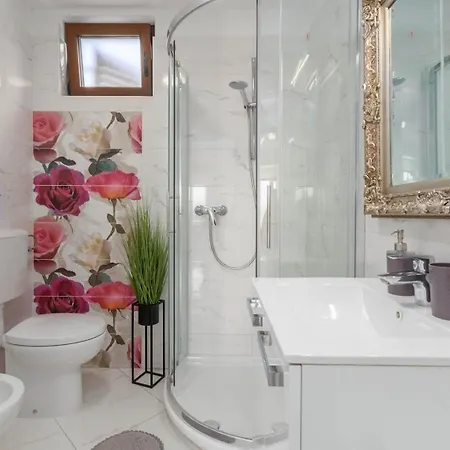Luxury Three Bedrooms Silver Near 아파트 포레치