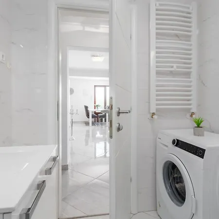 아파트 Luxury Three Bedrooms Silver Near *